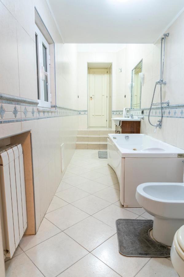 Deluxe Apartment With Garden In Vomero Napoli Eksteriør bilde